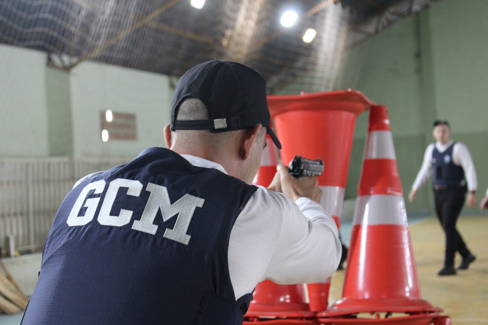 Novos agentes da Guarda Civil Municipal de Sarandi passam por treinamento de situações de confronto